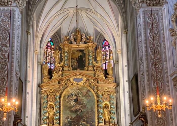 Flusskreuzfahrt Donau prächtiger Kirchenaltar