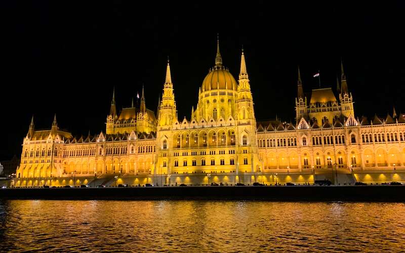 Flusskreuzfahrt Donau Budapest Parlament
