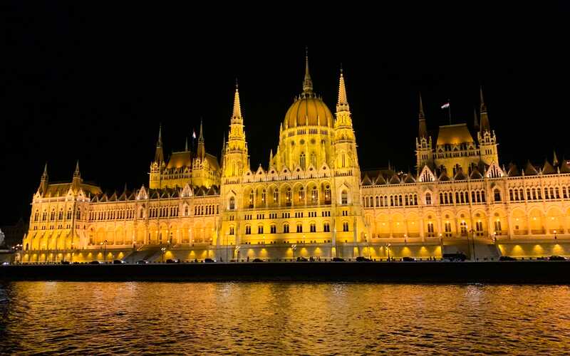 Flusskreuzfahrt Donau Budapest Parlament