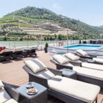 Sonnenliegen auf dem Deck
