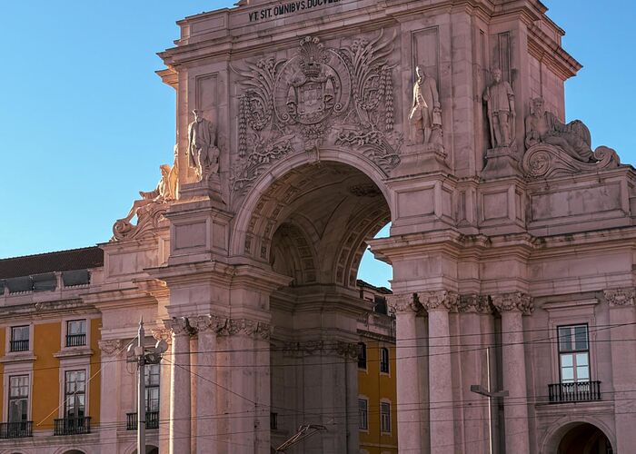 Platz in Lissabon mit Tram platz in lissabon mit tram