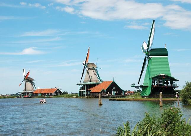 3 Windmühlen in Holland