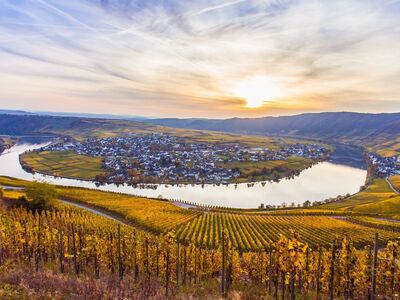 flusskreuzfahrt mosel moselschleife bei Bremm