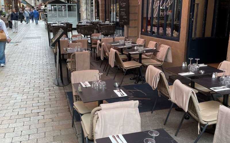 strassencafe in lyon