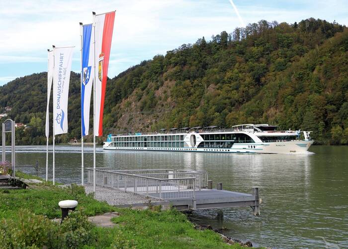 Flusskreuzfahrtschiff MS Amelia unterwegs