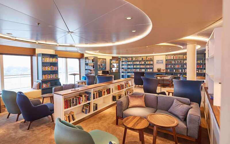 Bibliothek an Bord der MS Europa 2