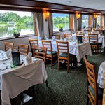 gedeckte Tische im Restaurant