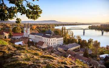 Flusskreuzfahrt Donau Panorama Esztergom