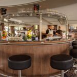 MS Amelia Bar mit Barhockern
