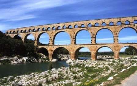 Imposante Brücke Pont Du Gard