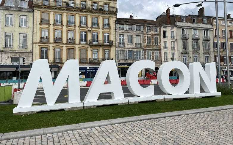 schild von macon an der rhone