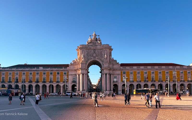 praia da commercio lissabon