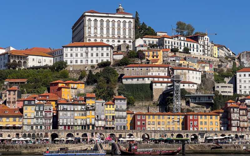 ufer der altstadt in porto