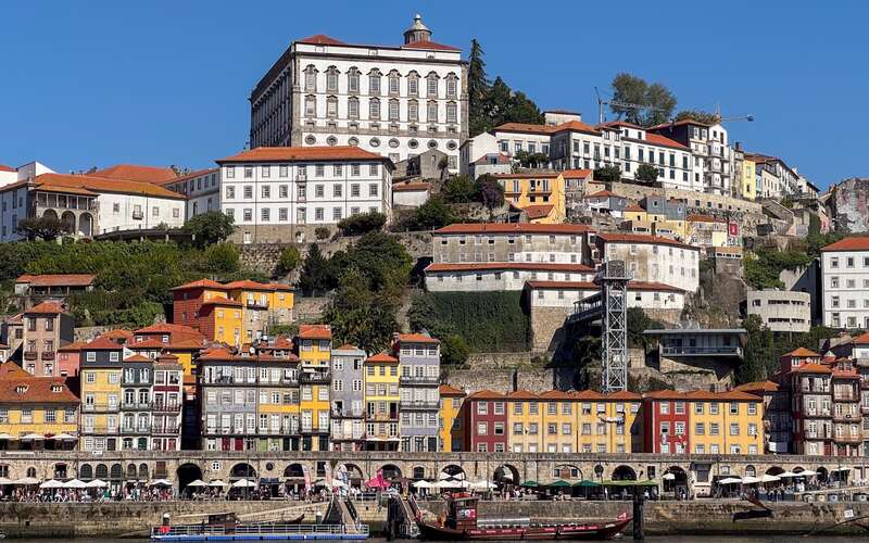 ufer der altstadt in porto