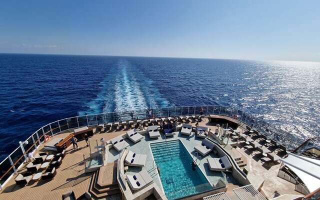 Pool auf der Explora 1