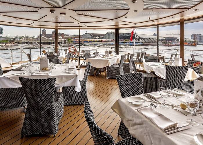 ms-amelia-restaurant-lido