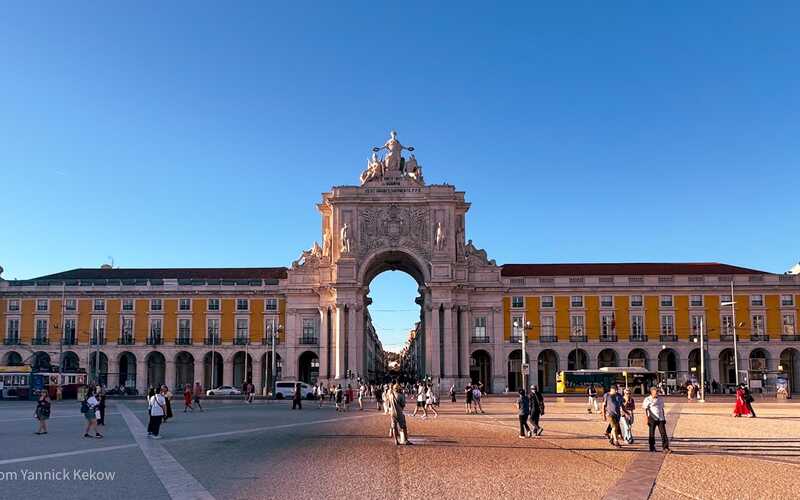 praia da commercio lissabon