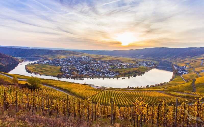flusskreuzfahrt mosel moselschleife bei Bremm