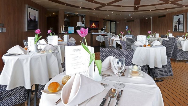 Lido Bar und Restaurant mit Außenterrasse
